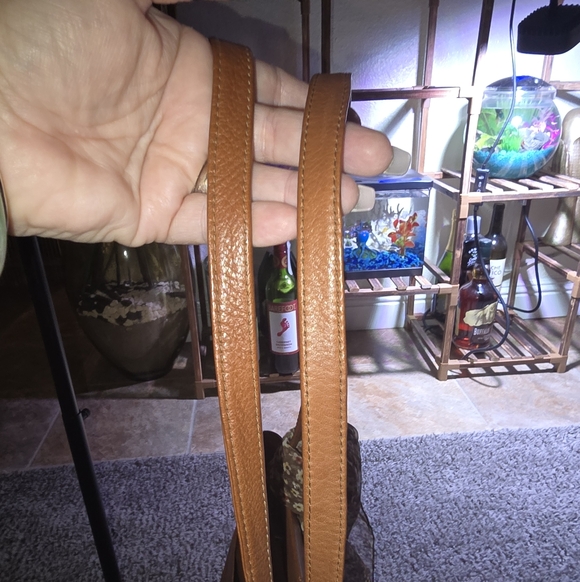 Everyday Tan Leather Tote with Floral Scarf Accent In Preloved Condition - Picture 4 of 9